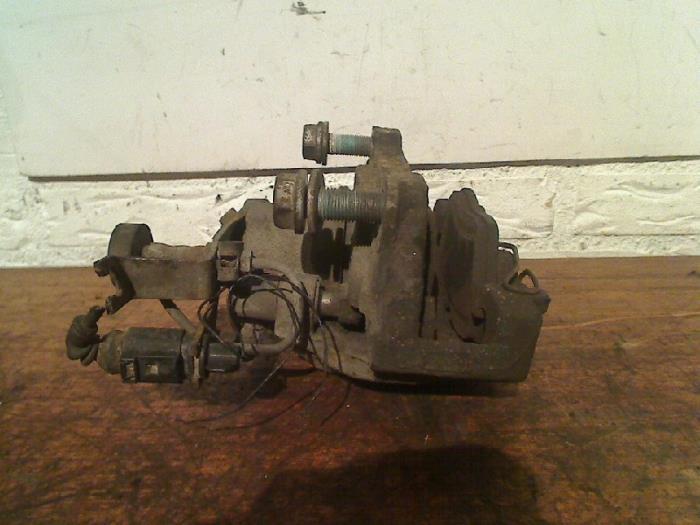 Etrier de frein (pince) avant gauche d'un Audi A4, Autos : Pièces & Accessoires, Freins & Transmission, Audi, Utilisé, 3 mois de garantie
