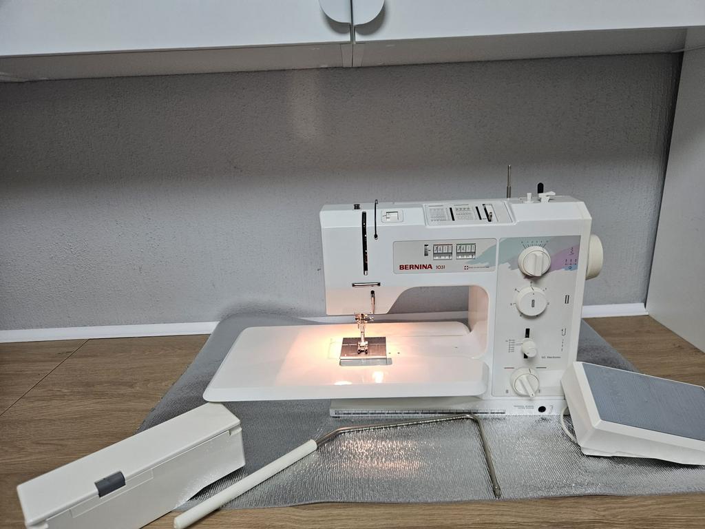 Bernina 1031 Naaimachine Nieuw Staat, Ophalen, Zo goed als nieuw