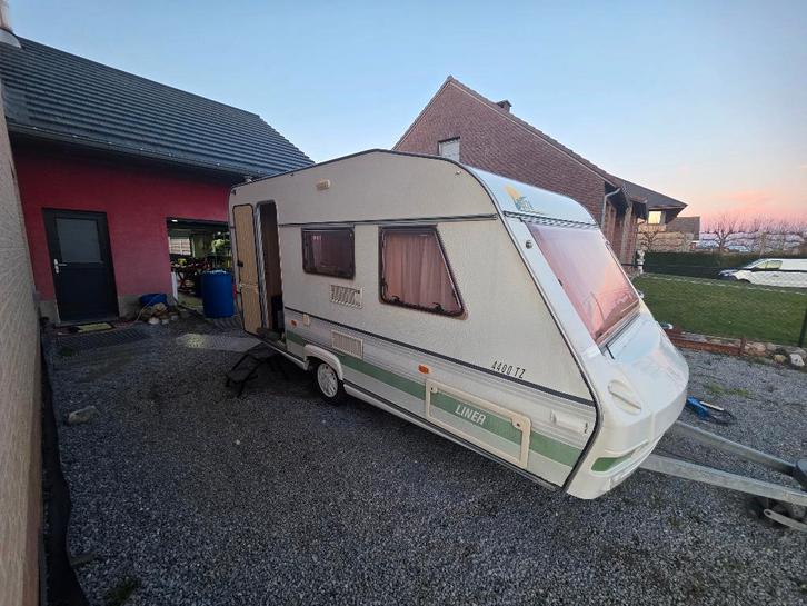 Caravan - Chateau Delta 443, Caravanes & Camping, Caravanes, Particulier, jusqu'à 4, 1000 - 1250 kg, Siège de train, Chateau, Coin salon convertible