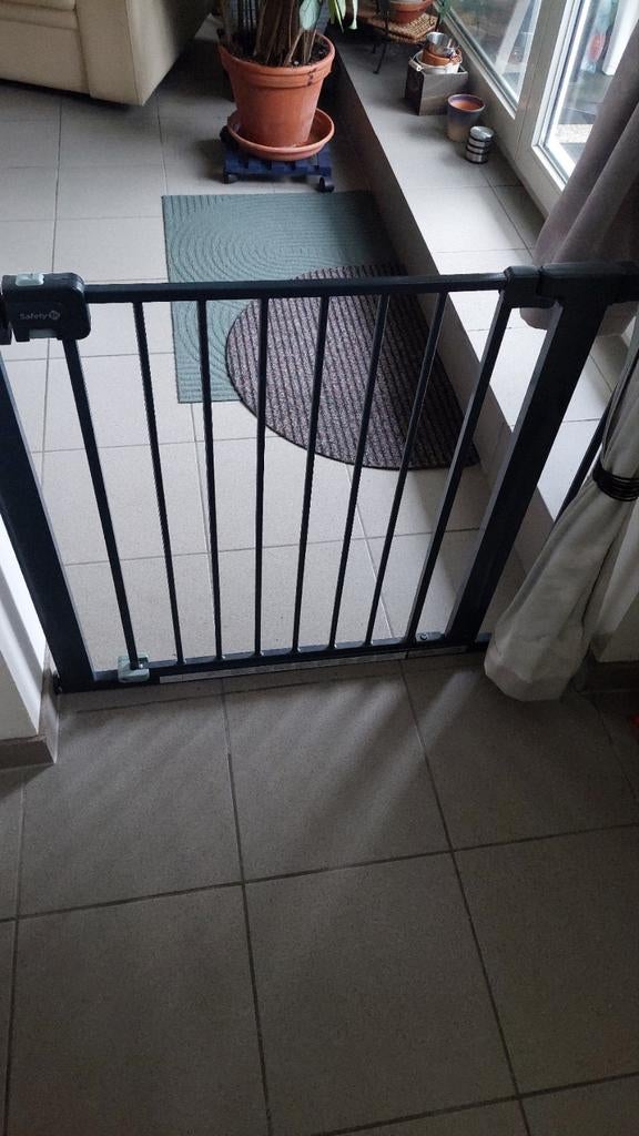 Barrière de sécurité AUTO-CLOSE pour bébés/enfants/ animaux, Enfants & Bébés, Enlèvement, Barrière de sécurité