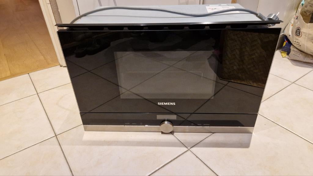 Four micro-ondes/gril Siemens BE634RGS1, Elektronische apparatuur, Microgolfovens, Gebruikt, Inbouw, Combi-microgolfoven, 45 tot 60 cm