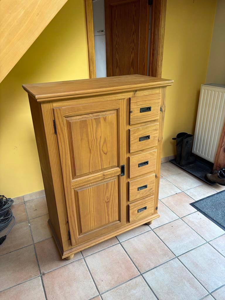 Armoire et tiroirs, Gebruikt