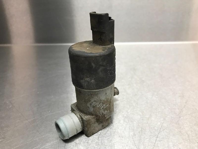 LAVE-GLACE POMPE AVANT Nissan Navara (D40) (01-2005/07-2010), Dhr. M. Roggen, Stadsweg 37 37
9917 PV  WIRDUM GR., NL, Nissan, Utilisé