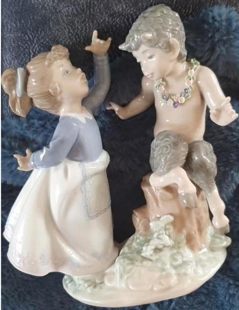 Statue de Lladro en porcelaine douce « Étrange amitié »., Antiquités & Art, Envoi