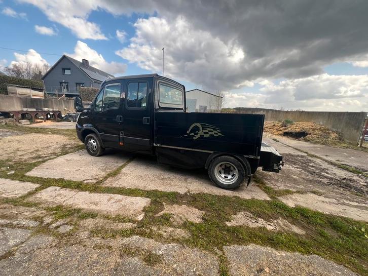 Te koop iveco daily  40C18 D/P   B+E zwart, Auto's, Bestelwagens en Lichte vracht, Particulier, Trekhaak, Iveco, Diesel, Euro 4