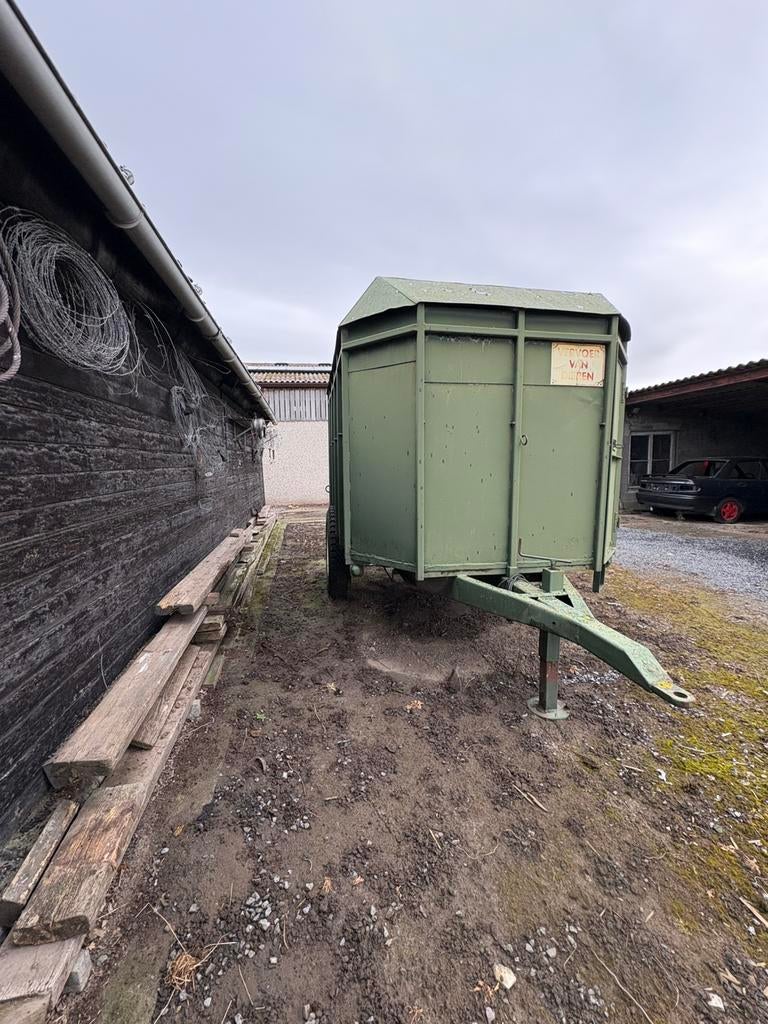 Te koop:Dieren/vee kar voor aan tractor, Pâturage, 4 chevaux ou poneys ou plus