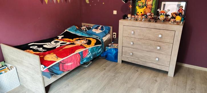 Chambre enfant avec lit évolutif, commode et garde robe, Enfants & Bébés, Chambre d'enfant | Chambres d'enfant complètes, Enlèvement