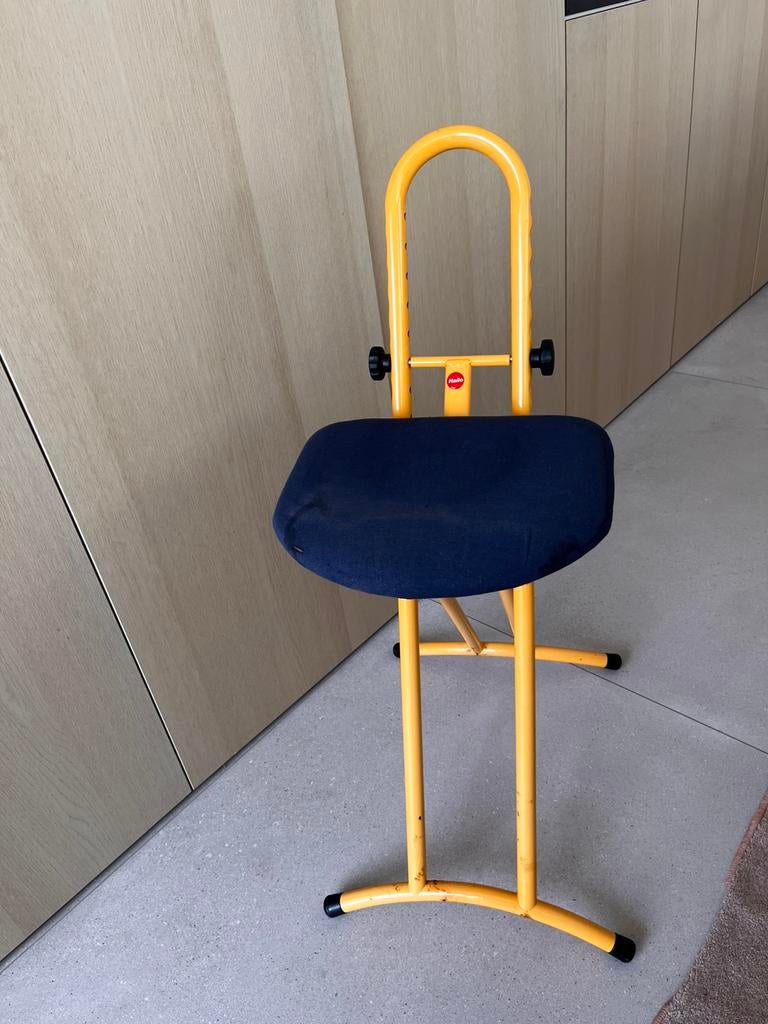 Strijkstoel/kruk, Huis en Inrichting, Bureaustoelen, Gebruikt, Geel, Ophalen