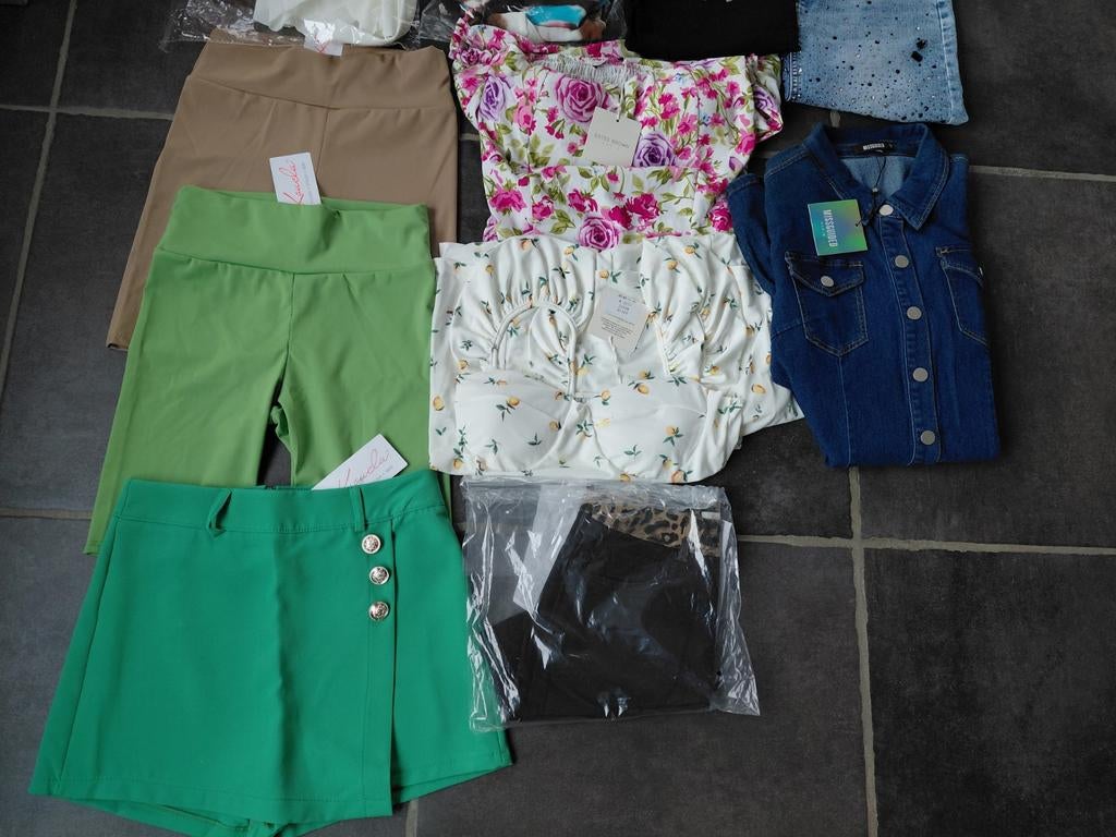 Pakket nieuwe kledij, Ophalen of Verzenden