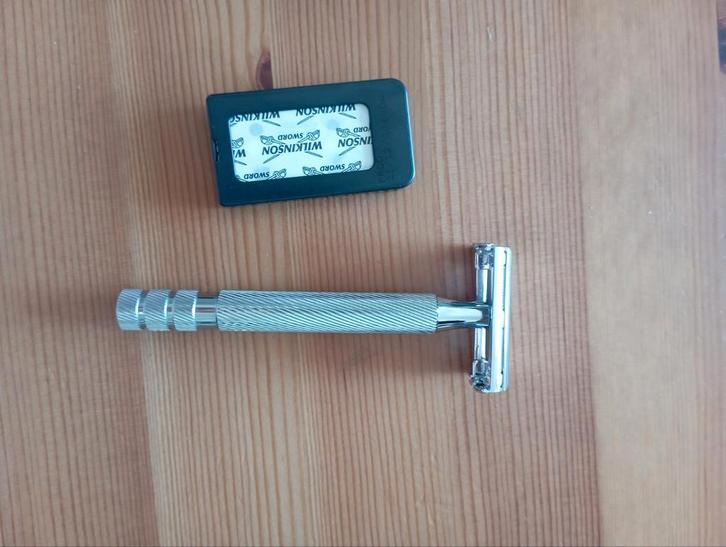 Rasoir traditionnel Wilkinson Sword, Bijoux, Sacs & Beauté, Beauté | Soins du visage, Enlèvement ou Envoi