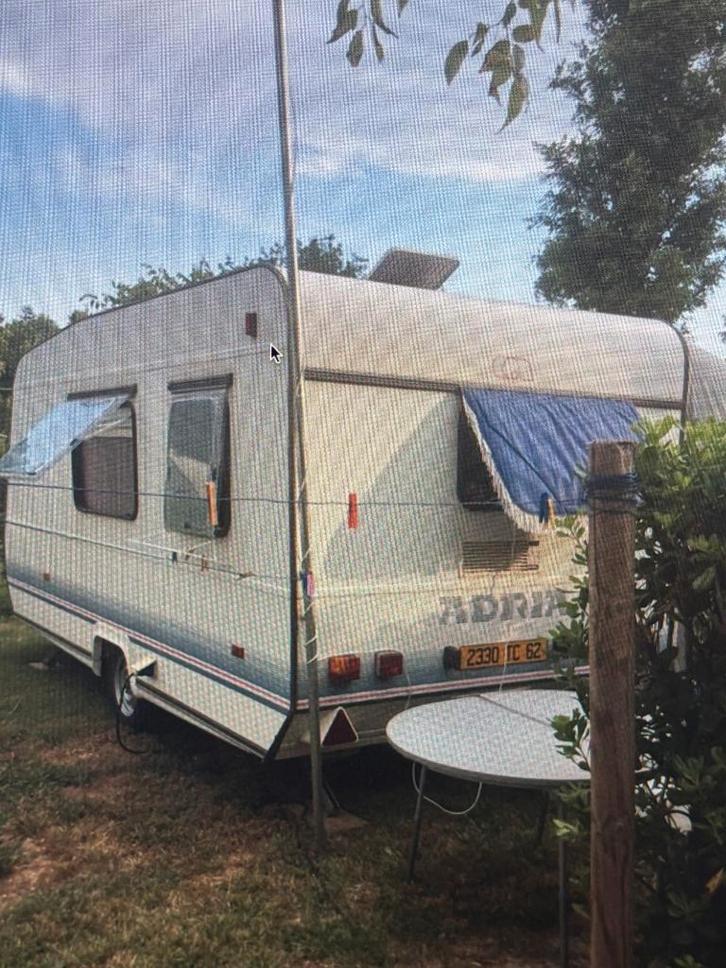 Caravane adria 1992 4m20, Caravanes & Camping, Caravanes, Particulier, jusqu'à 4, 500 - 750 kg, Adria, Grand lit, Auvent, Auvent