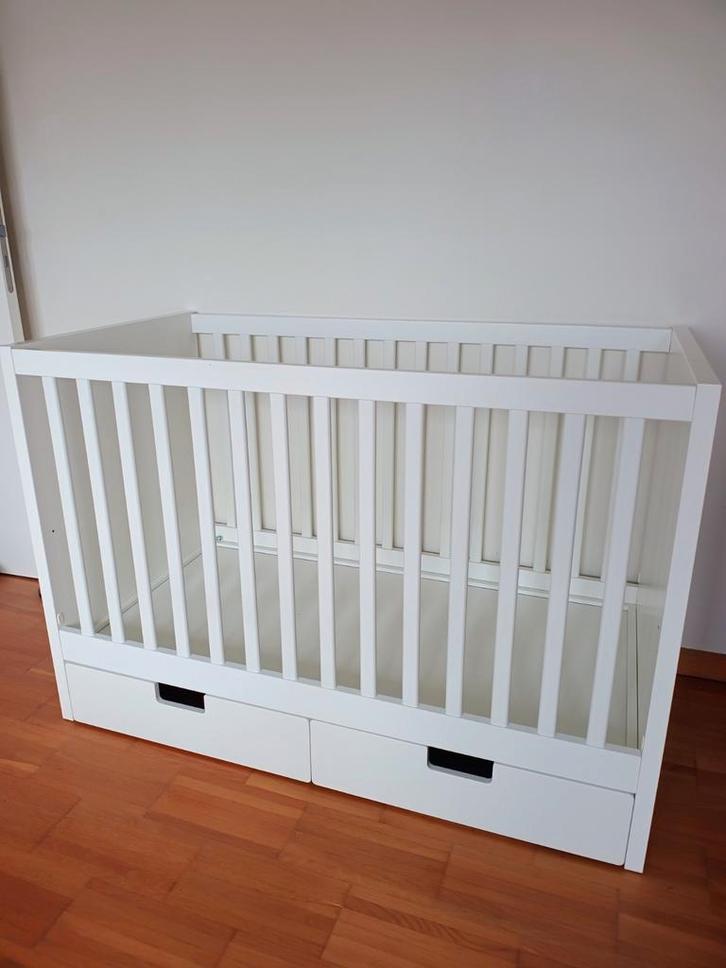 Ikea stuva babybed met lades + aerosleepmatras in top staat, Enfants & Bébés, Chambre d'enfant | Chambres d'enfant complètes, Enlèvement