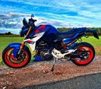 BMW F900R en état d'exposition, Motos, Permis Moto A, Plus de 35 kW, 2 cylindres, Poignées chauffantes