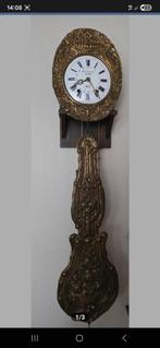 Antieke Franse comtoise wandklok – messing ornamenten, Antiek en Kunst, Ophalen