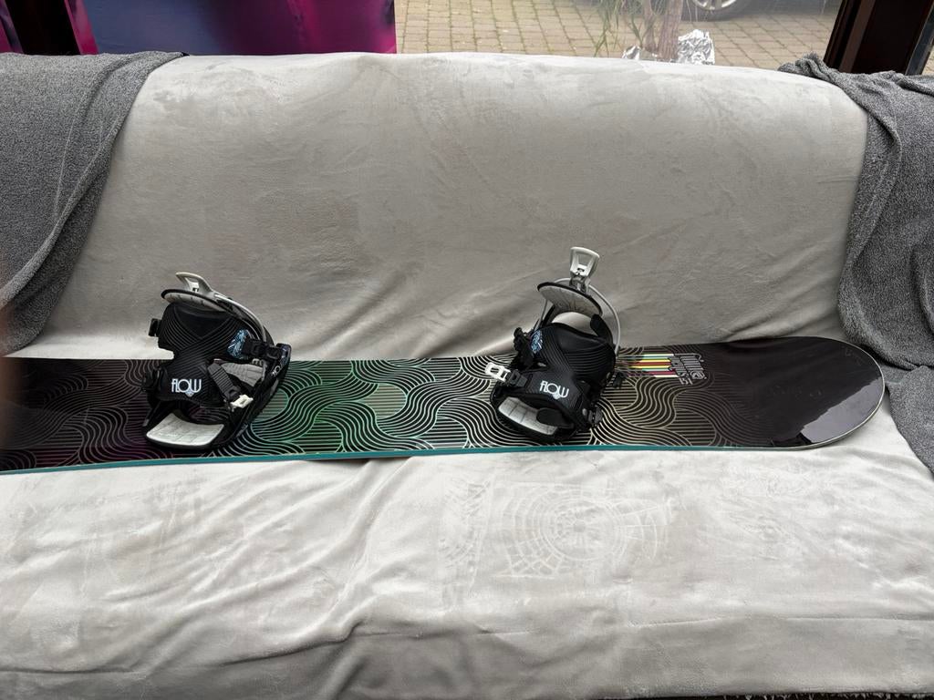 Snowboard dames flow venus 151, Sport en Fitness, Snowboarden, Ophalen of Verzenden, Zo goed als nieuw, Board