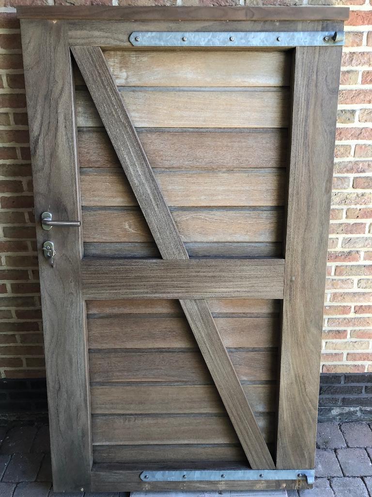 Tuinpoort in Afrormosia, Ophalen, 100 tot 150 cm, Zo goed als nieuw, Draaipoort