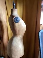 Antieke paspop wespetaille, Enlèvement