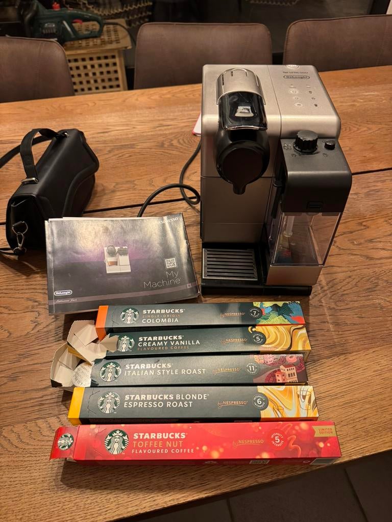 Koffiezetapparaat Nespresso met aantal Starbucks capsules, Elektronische apparatuur, Koffiezetapparaten, Ophalen, Gebruikt