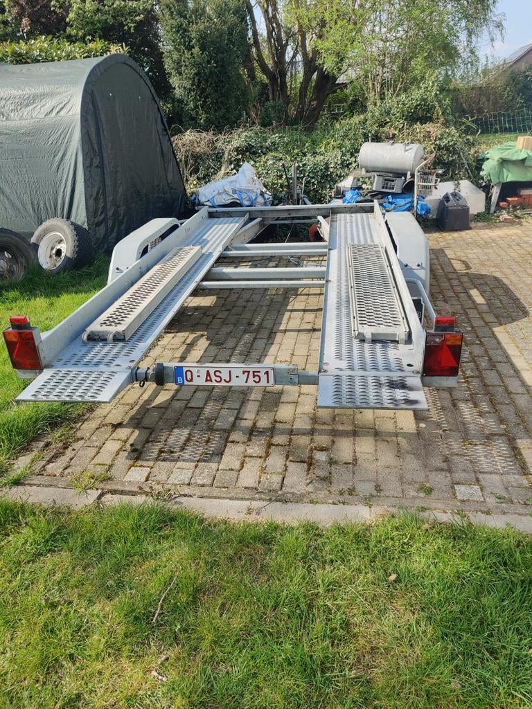 Eduard kantelbare lage autoambulance 2700kg, Ophalen