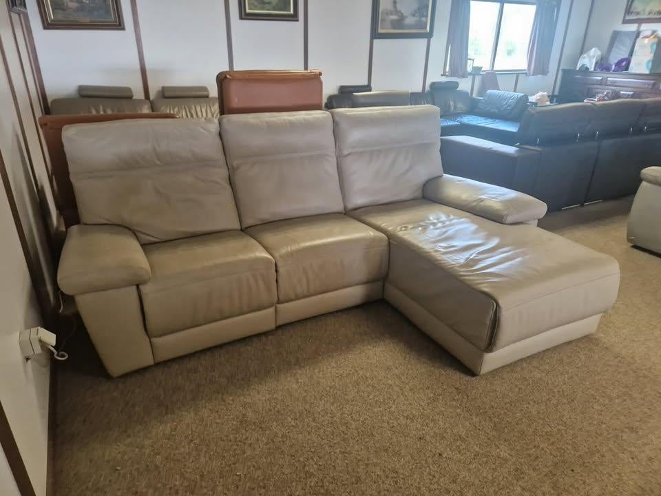 TAUPE BUFFELLEDEREN HOEKSALON MET ELEKTRISCHE RELAX, Ophalen, Gebruikt, Leer