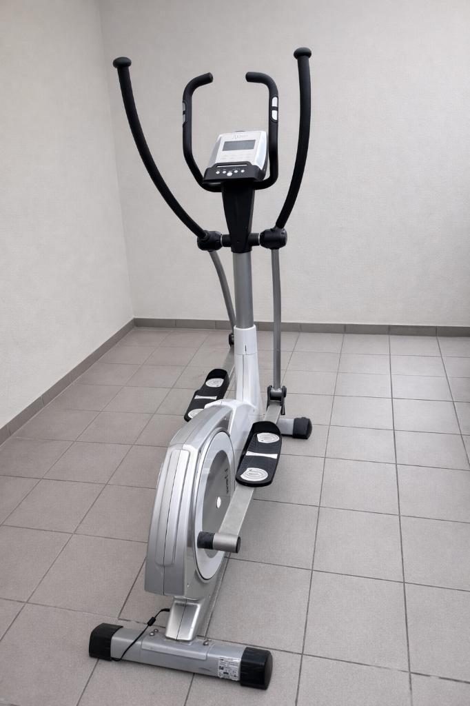 DKN XC-140i crosstrainer – goede staat, Sport en Fitness, Fitnessapparatuur, Gebruikt, Crosstrainer, Armen, Benen, Borst, Buik