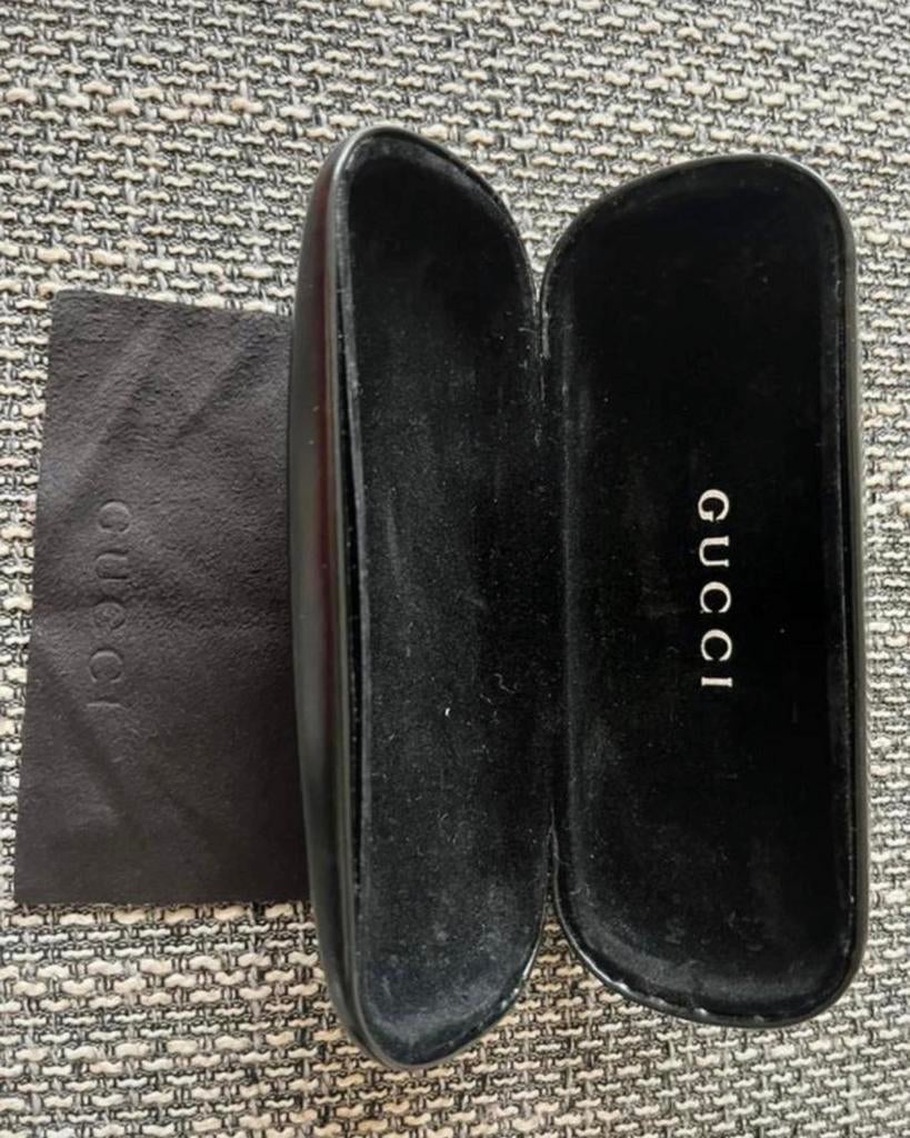 Étui à lunettes Gucci avec tissu, Envoi, Utilisé