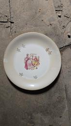 Antieke borden, zolder oude woning centrum Bouillon., Ophalen