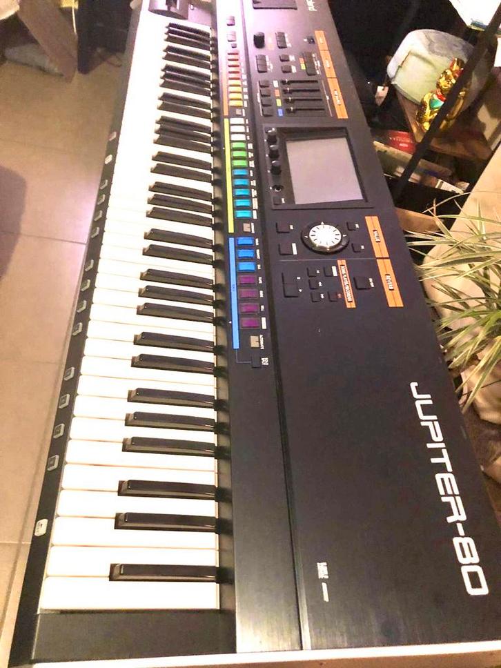Synthesizer Jupiter-80, Muziek en Instrumenten, Synthesizers, Zo goed als nieuw, 76 toetsen, Roland, Met midi-aansluiting, Met standaard