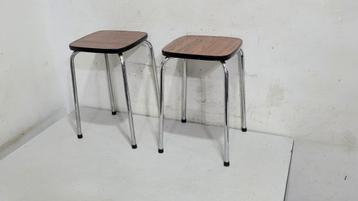 Oude vintage kruk met twee vintage kleuren in formica bruine beschikbaar voor biedingen