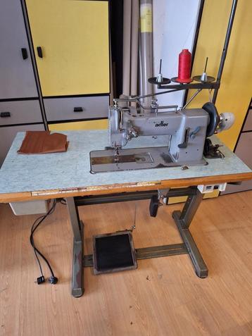 Naaimachine triple transport leder  beschikbaar voor biedingen