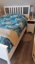 Lit 140/200 HEMNES + sommier + 2 tables de chevet + 2 lampes, Gebruikt