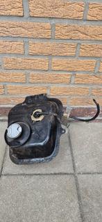 Benzine tank kymco 50cc scooter, Fietsen en Brommers, Ophalen of Verzenden, Zo goed als nieuw, Carburateur