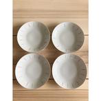 Lot de 4 assiettes en porcelaine vintage, Maison & Meubles, Comme neuf, Autres styles, Porcelaine, Assiettes(s)