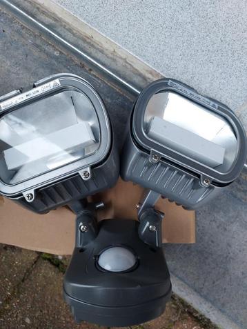 Sensor buitenlamp beschikbaar voor biedingen