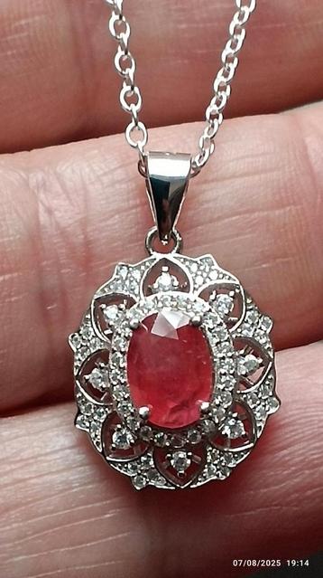Prachtige sterling zilveren hanger met oranjerode saffier beschikbaar voor biedingen