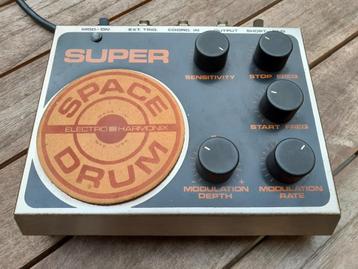 Electro Harmonix Super Space Drum beschikbaar voor biedingen