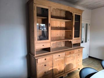 Grenen wandkast beschikbaar voor biedingen
