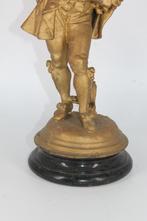 Meneer met gebonden handen — Vergulde sculptuur van een lini, Antiek en Kunst, Ophalen of Verzenden, Koper