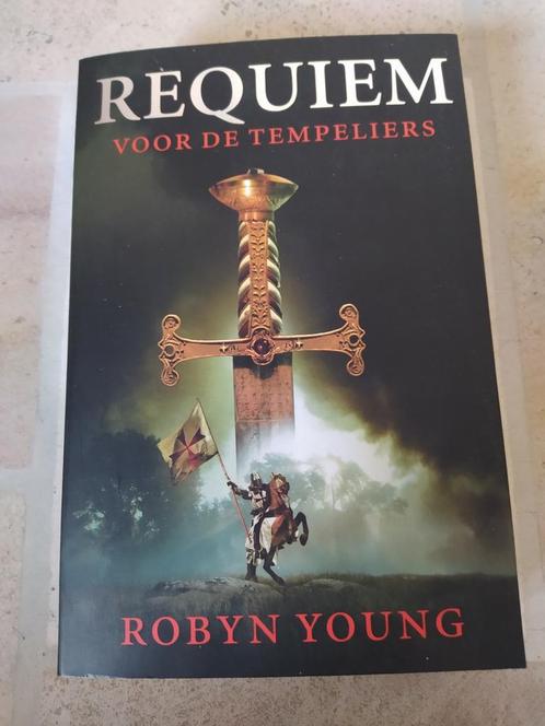 Robyn Young - Requiem, Livres, Thrillers, Comme neuf, Enlèvement ou Envoi