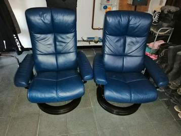 2 echte lederen Stressless Zetels kobaltblauw beschikbaar voor biedingen