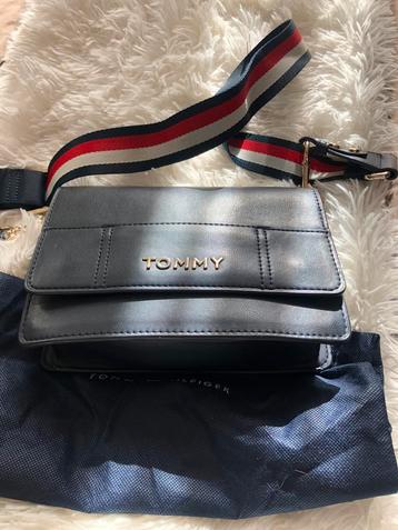 Tommy Hilfiger Sac Bandoulière élégant et sportwear 