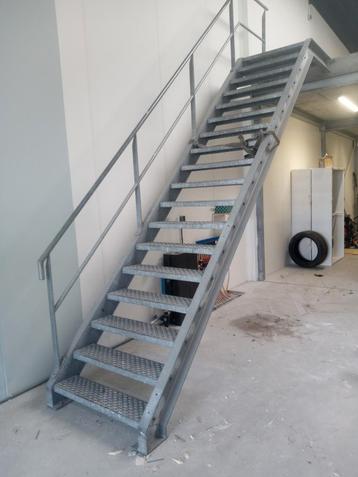 TRAP METAL IJZER GEGALVANISEERDE beschikbaar voor biedingen