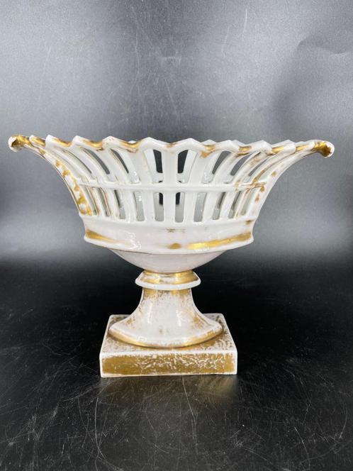 Élégant Cornet Ajouré du 19ème en Porcelaine de Vieux Paris, Antiquités & Art, Antiquités | Porcelaine, Enlèvement ou Envoi