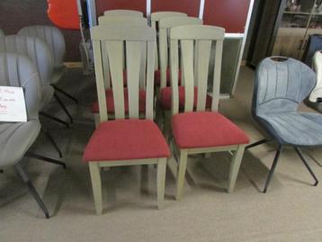 6 nieuw massieve stoelen 200 euro. beschikbaar voor biedingen