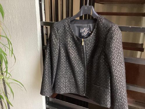 Mooi jasje zwart met gouddraad Sys by Steps, Kleding | Dames, Jasjes, Kostuums en Pakken, Zo goed als nieuw, Jasje, Maat 46/48 (XL) of groter