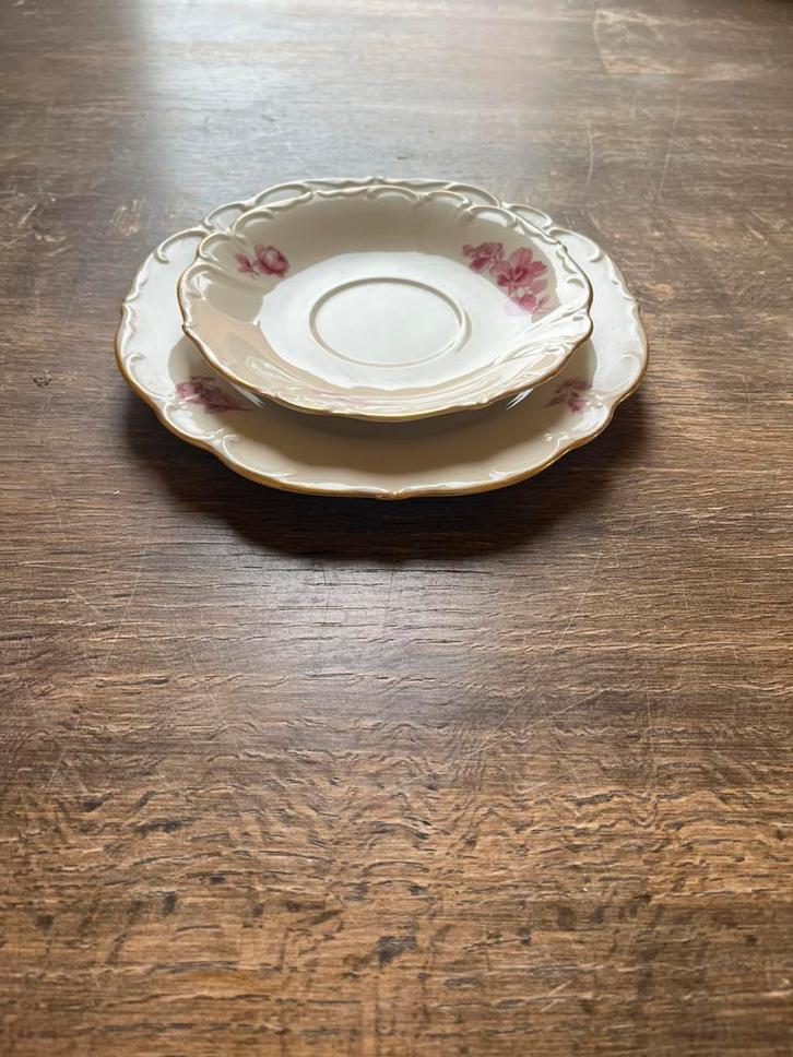 Set van 2 borden met roze bloemenmotief, Huis en Inrichting, Keuken | Servies, Gebruikt, Bord(en), Ophalen of Verzenden