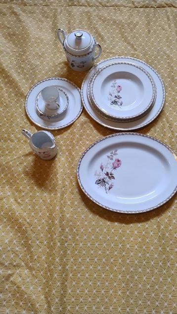service de table beschikbaar voor biedingen