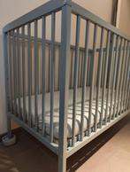 Nieuw baby bed -hout + aerosleep matras en matrasbeschermer, Sommier à lattes, Comme neuf, Moins de 140 cm, Enlèvement