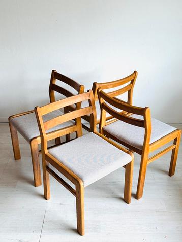Vintage Deense stoelen jaren 60 beschikbaar voor biedingen