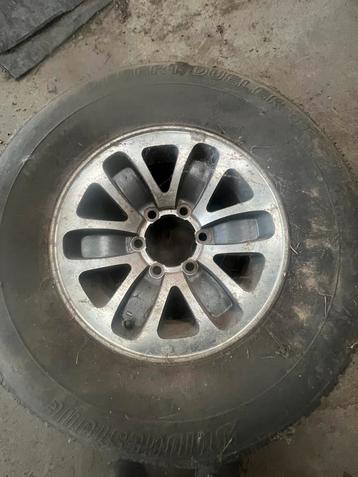 Band met velg 265/70 r15 beschikbaar voor biedingen